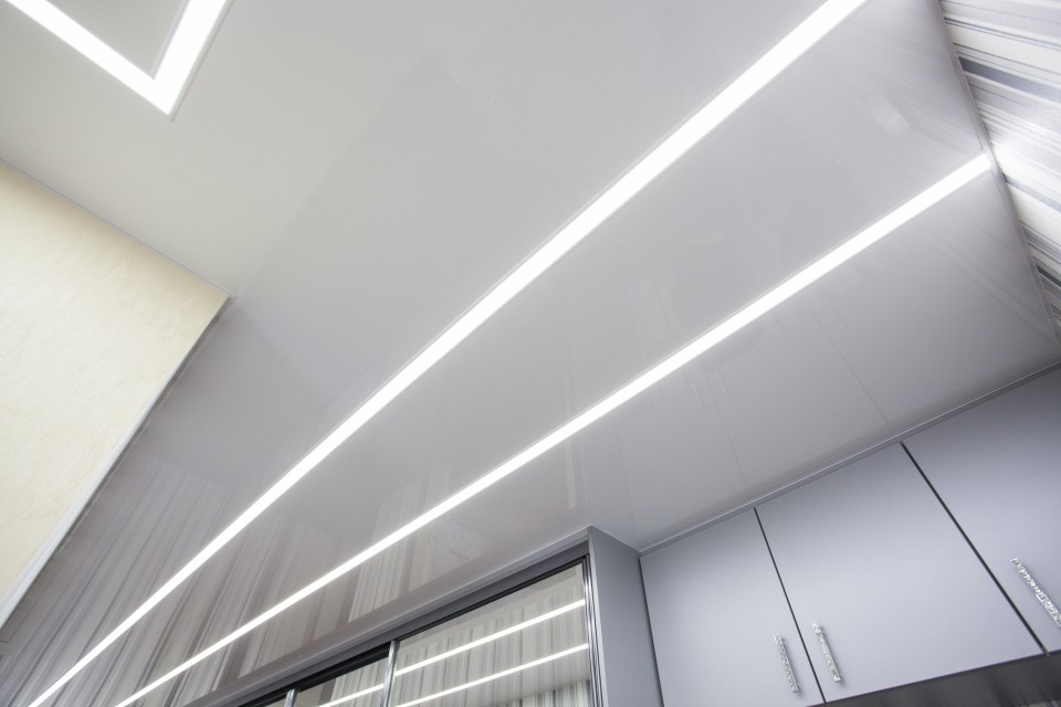 Заказать световые потолки с линией света в г. Олонец